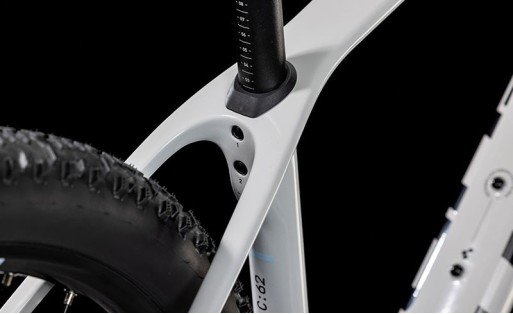 Cube Reaction C:62 One 2025 – MTB in carbonio – Colore Cotton/White